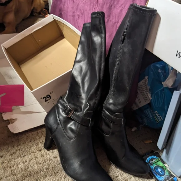 Black heeled boots - Picture 3 of 4